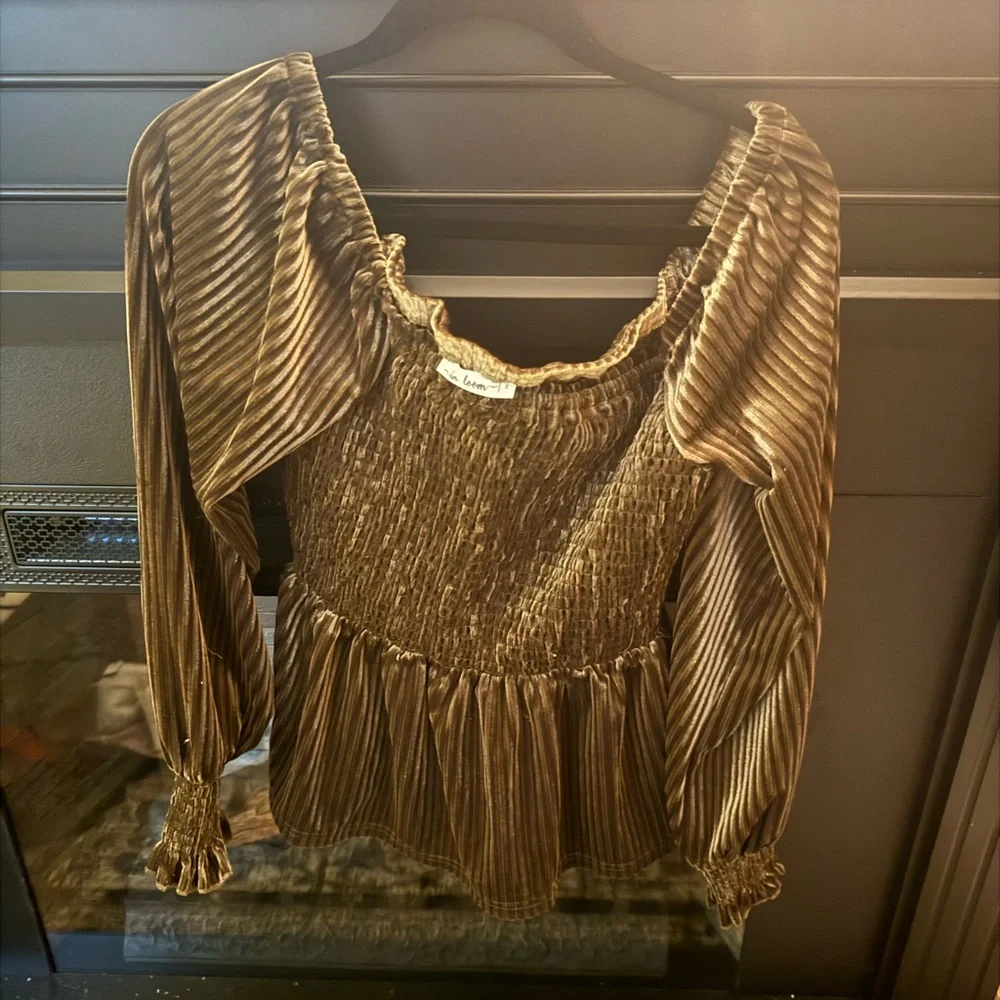 Women’s top - Picture 1 of 3